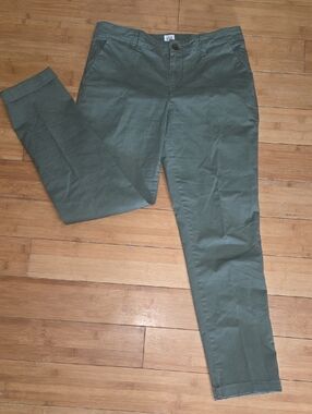 GAP Green Pants Sz 2 Girlfriend Chino
